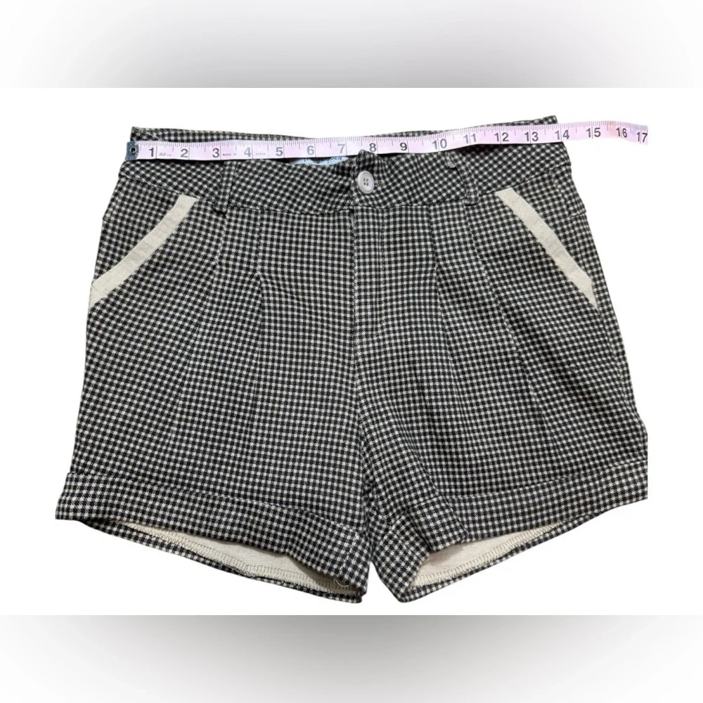 The Hanger Brand Black & Cream Ivory tan Houndstooth Cuff Shorts Medium Pleats